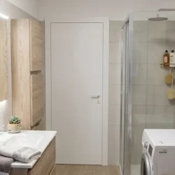 Bagno lungo e stretto con lavatrice e doccia